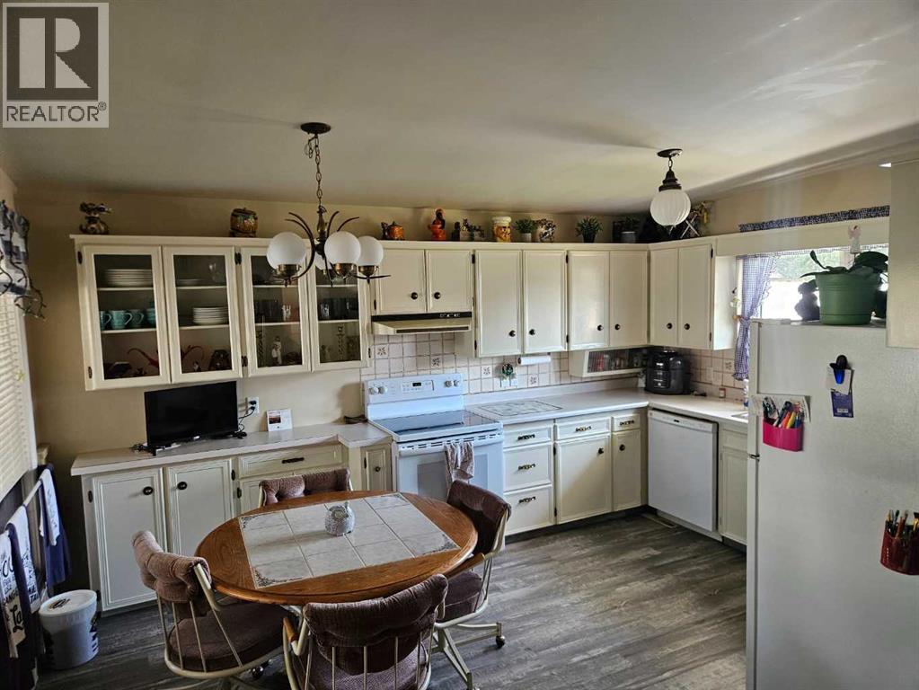 Photo 4 of 2613 10 Avenue, Lethbridge AB