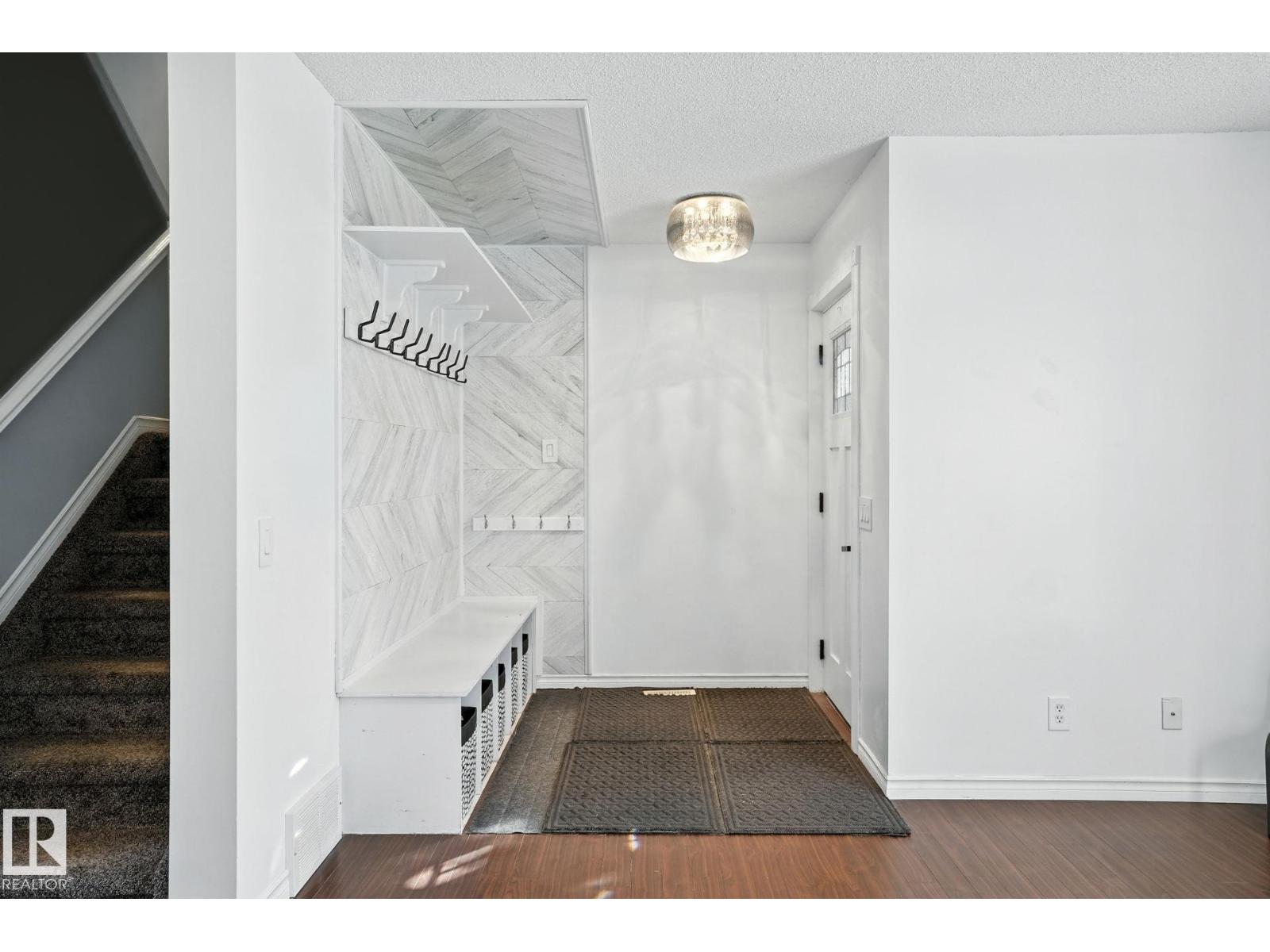 Photo 5 of 408 Gibb Wd Nw Nw, Edmonton AB