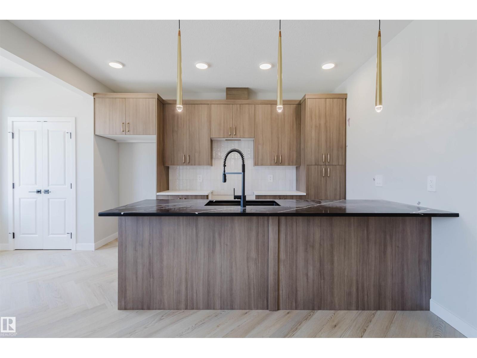 Photo 14 of 2117 Crossbill Ln Nw, Edmonton AB