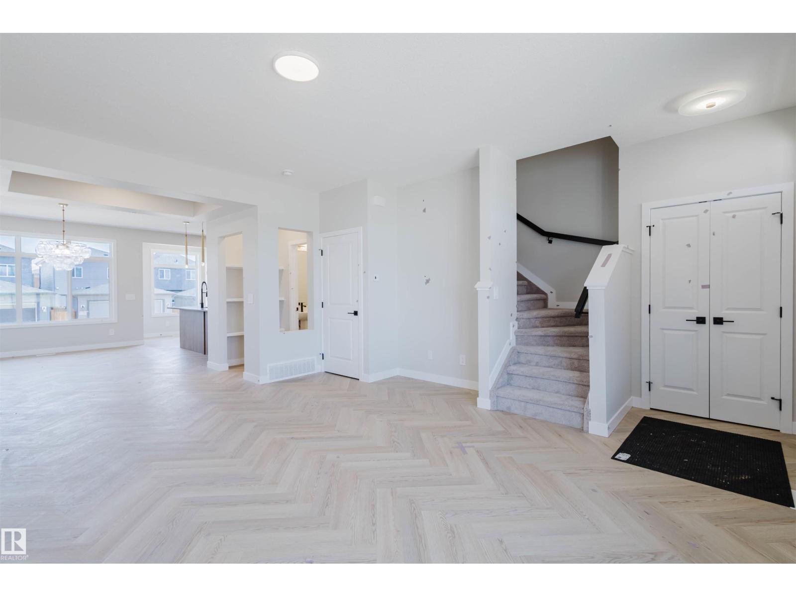 Photo 5 of 2117 Crossbill Ln Nw, Edmonton AB