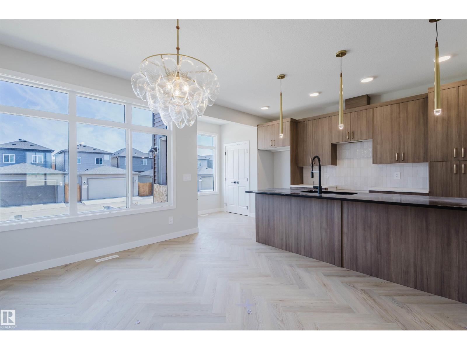 Photo 13 of 2117 Crossbill Ln Nw, Edmonton AB