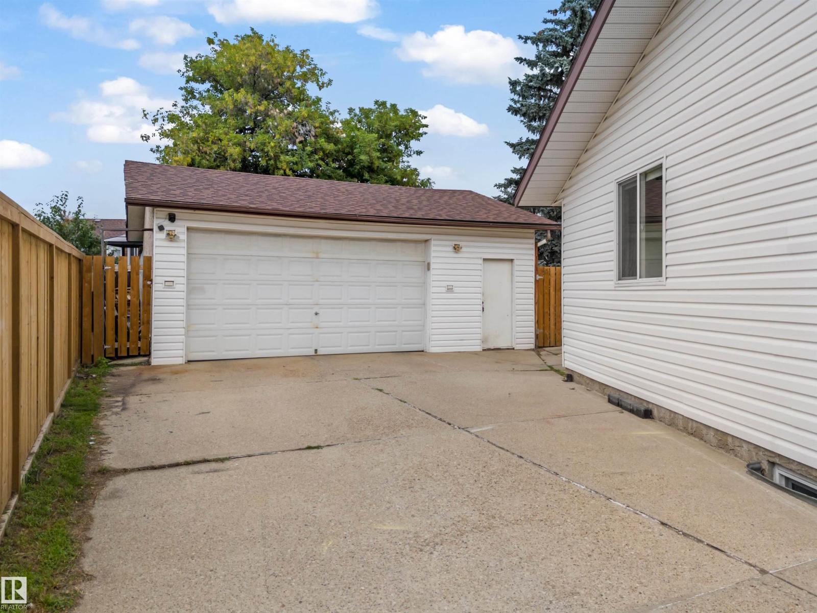 Photo 23 of 3528 13 Av Nw, Edmonton AB