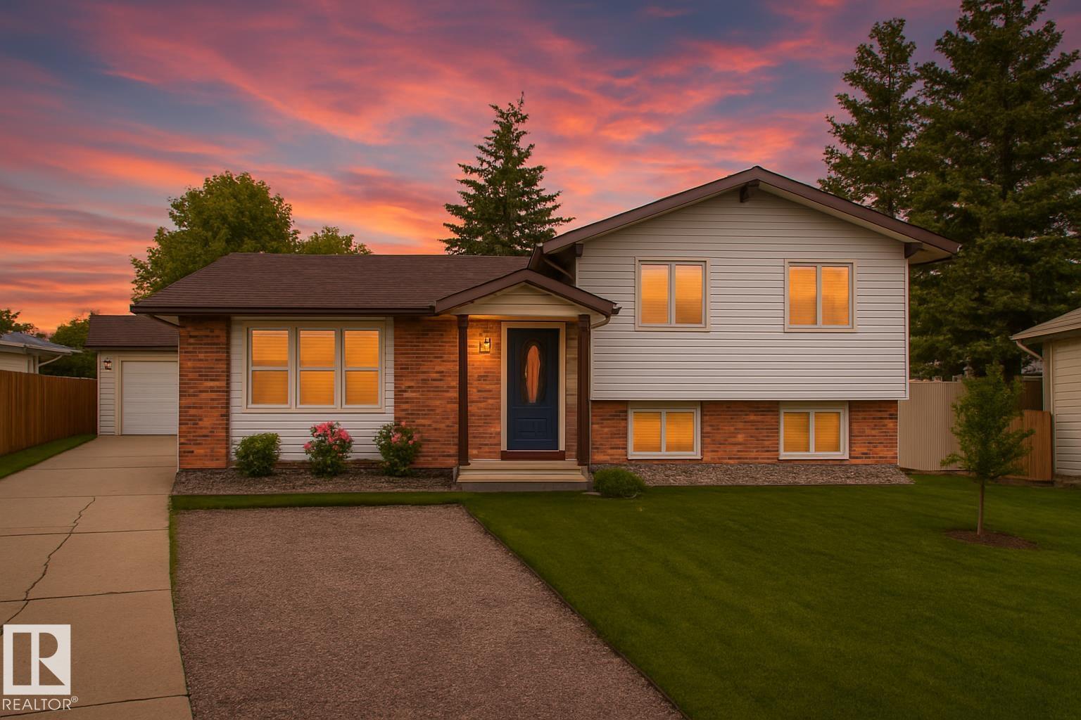 Photo 2 of 3528 13 Av Nw, Edmonton AB
