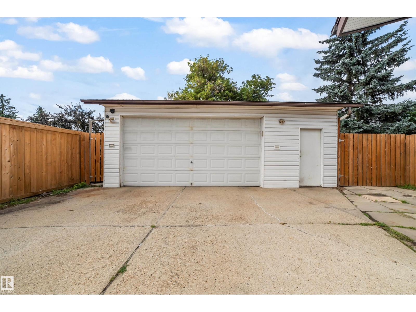 Photo 22 of 3528 13 Av Nw, Edmonton AB