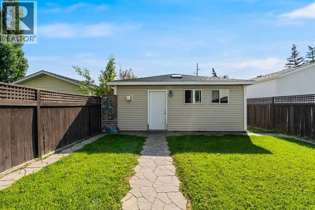 Photo 43 of 31 Inverness Grove Se, Calgary AB