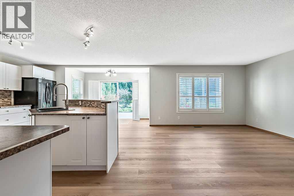 Photo 4 of 14 Crystalridge Bay, Okotoks AB
