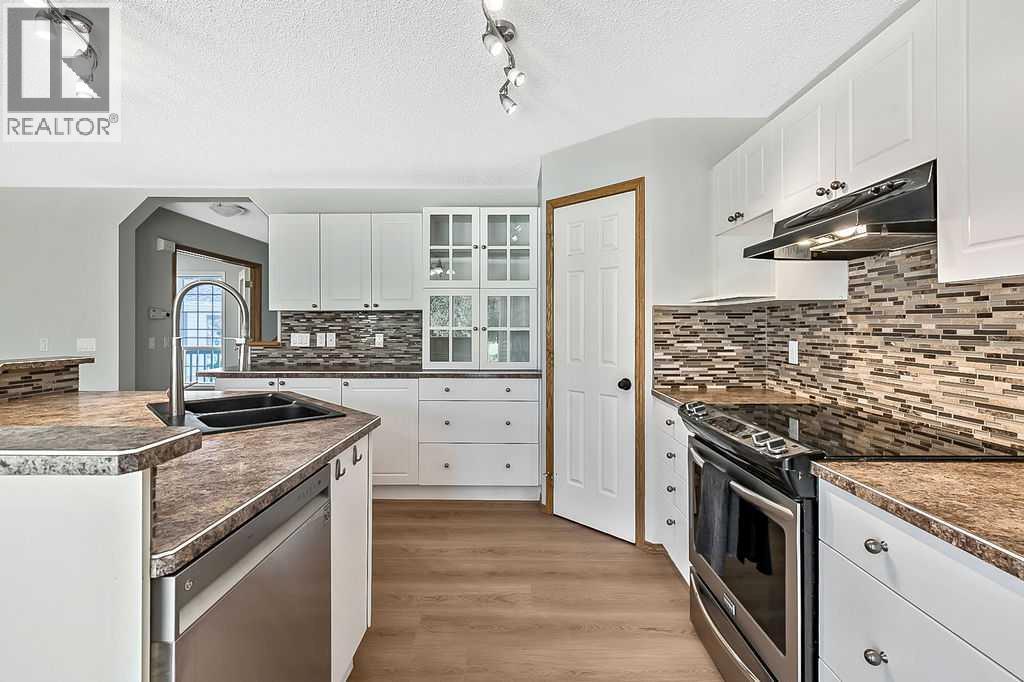 Photo 8 of 14 Crystalridge Bay, Okotoks AB
