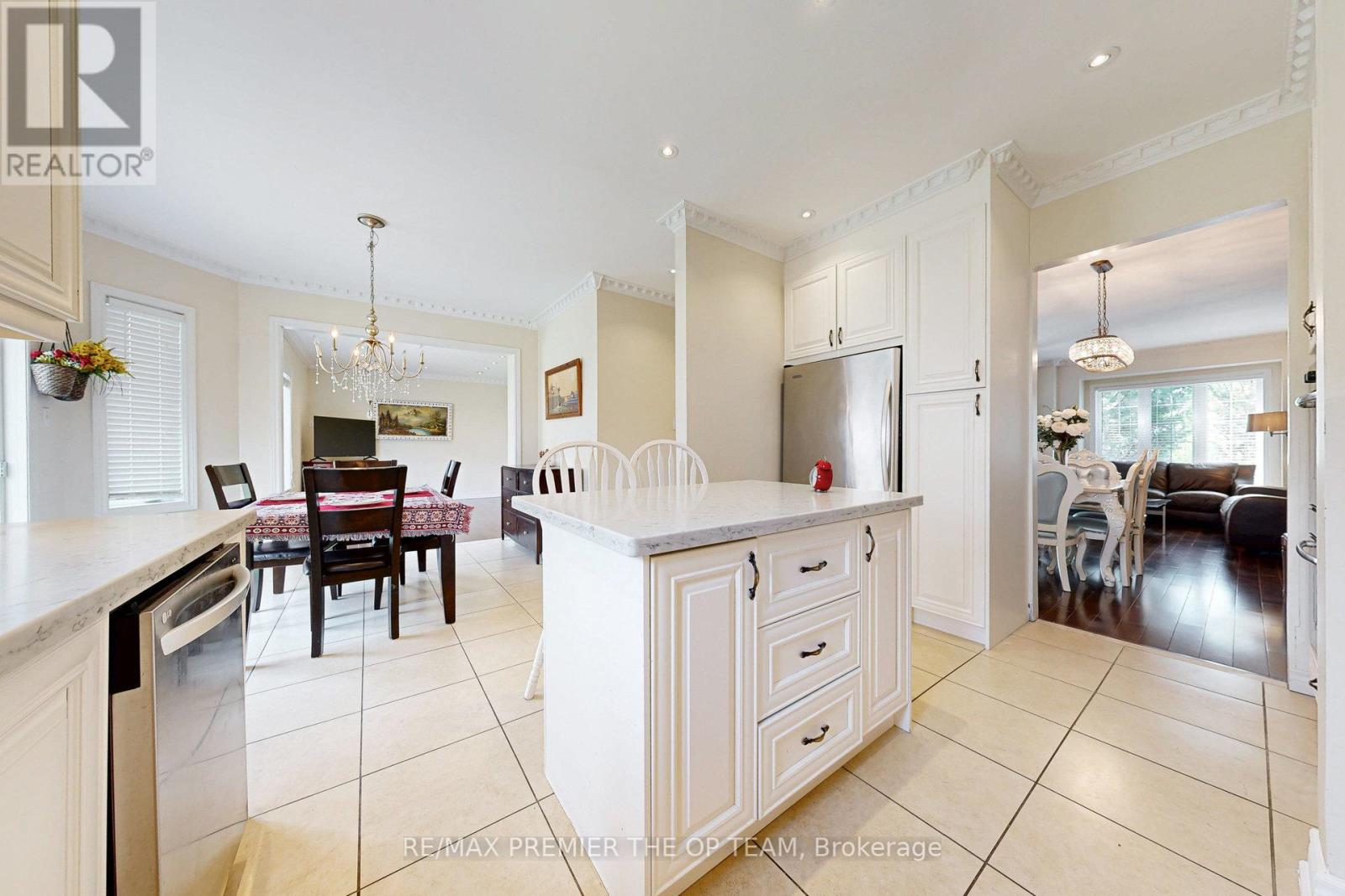 Photo 18 of 59 Rossi Drive, Vaughan ON