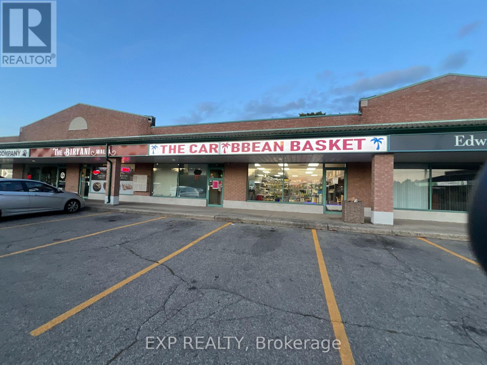 Photo 3 of 383 Elgin Street N, Cambridge ON