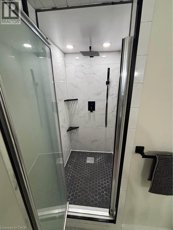 Photo 10 of 4 Bankfield Crescent Unit 2, Hamilton ON