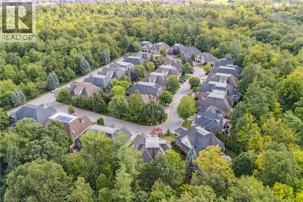 Photo 4 of 2375 Ravine Gate, Oakville ON