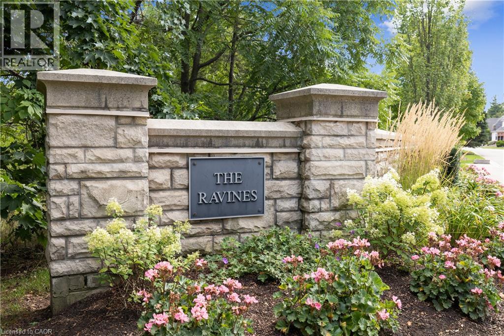 Photo 5 of 2375 Ravine Gate, Oakville ON