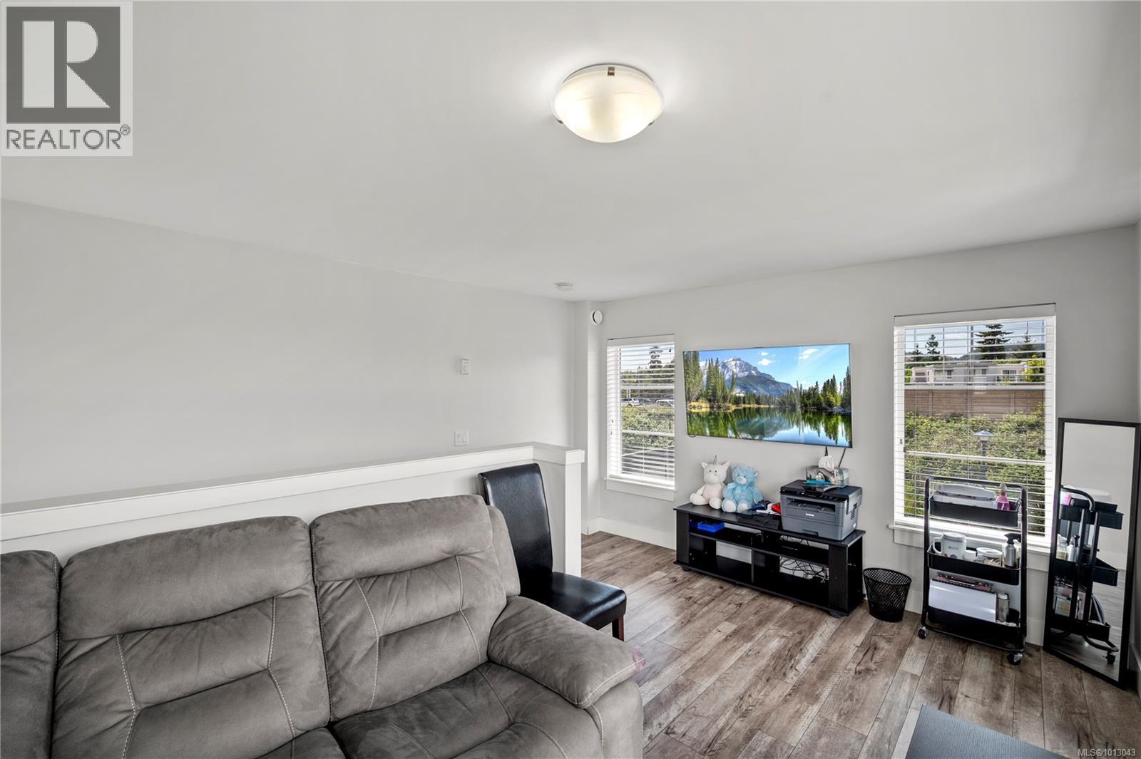 701 Strandlund Ave, Langford