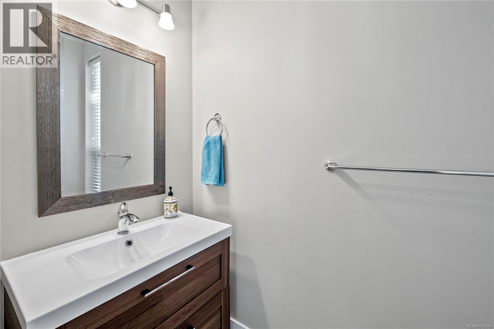 701 Strandlund Ave, Langford