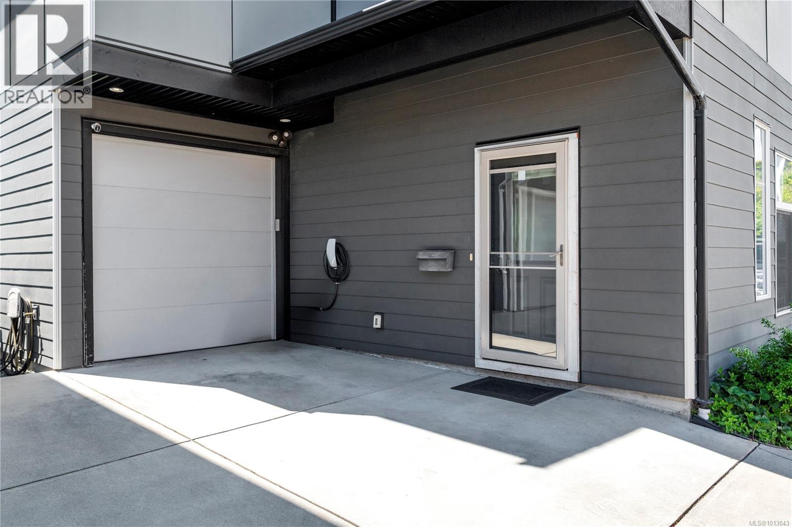 701 Strandlund Ave, Langford