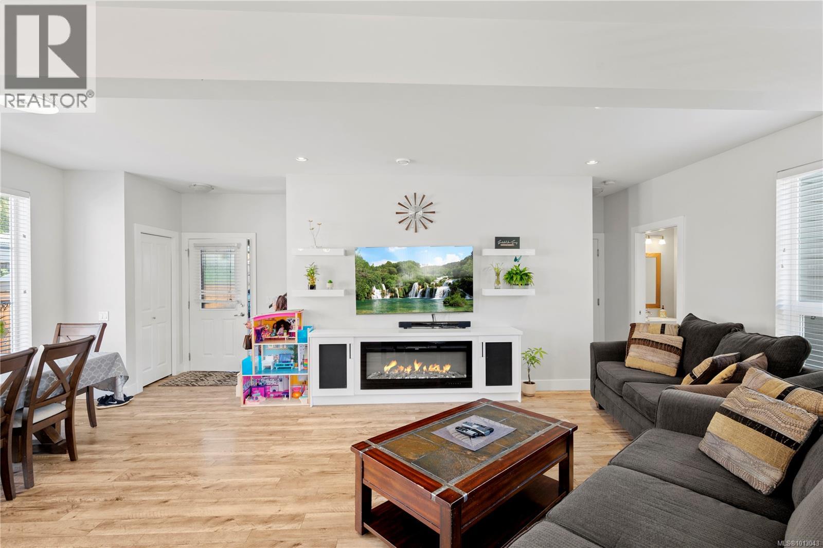 701 Strandlund Ave, Langford