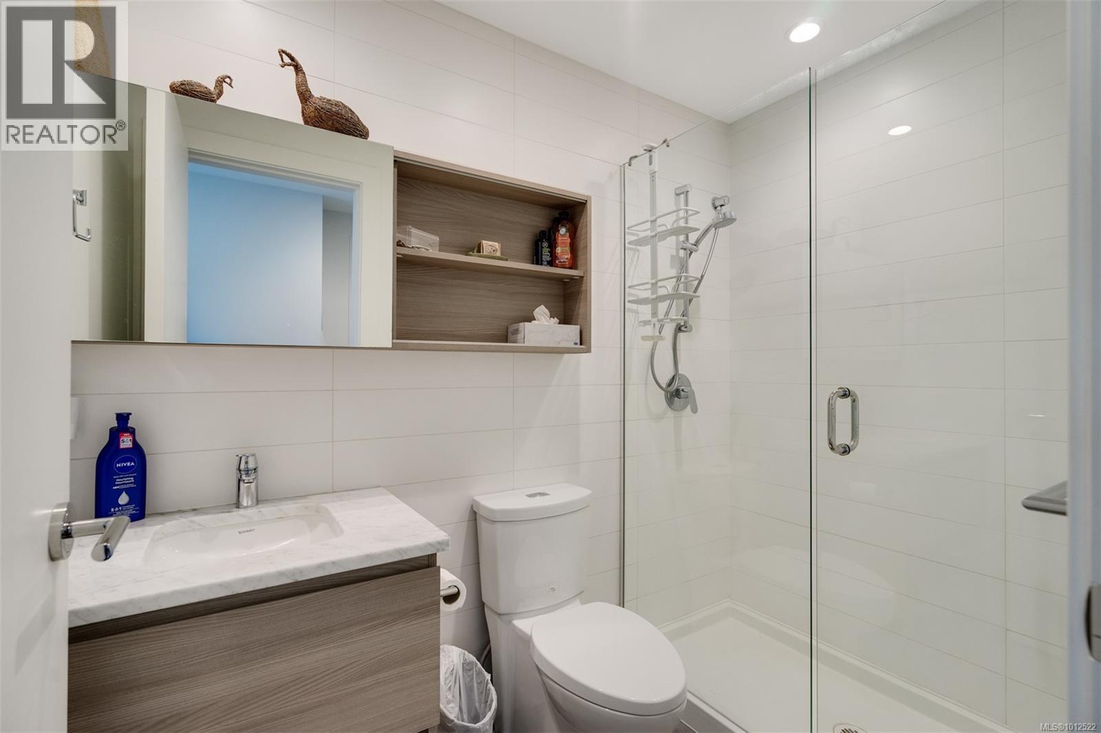 304 60 Saghalie Road, Victoria