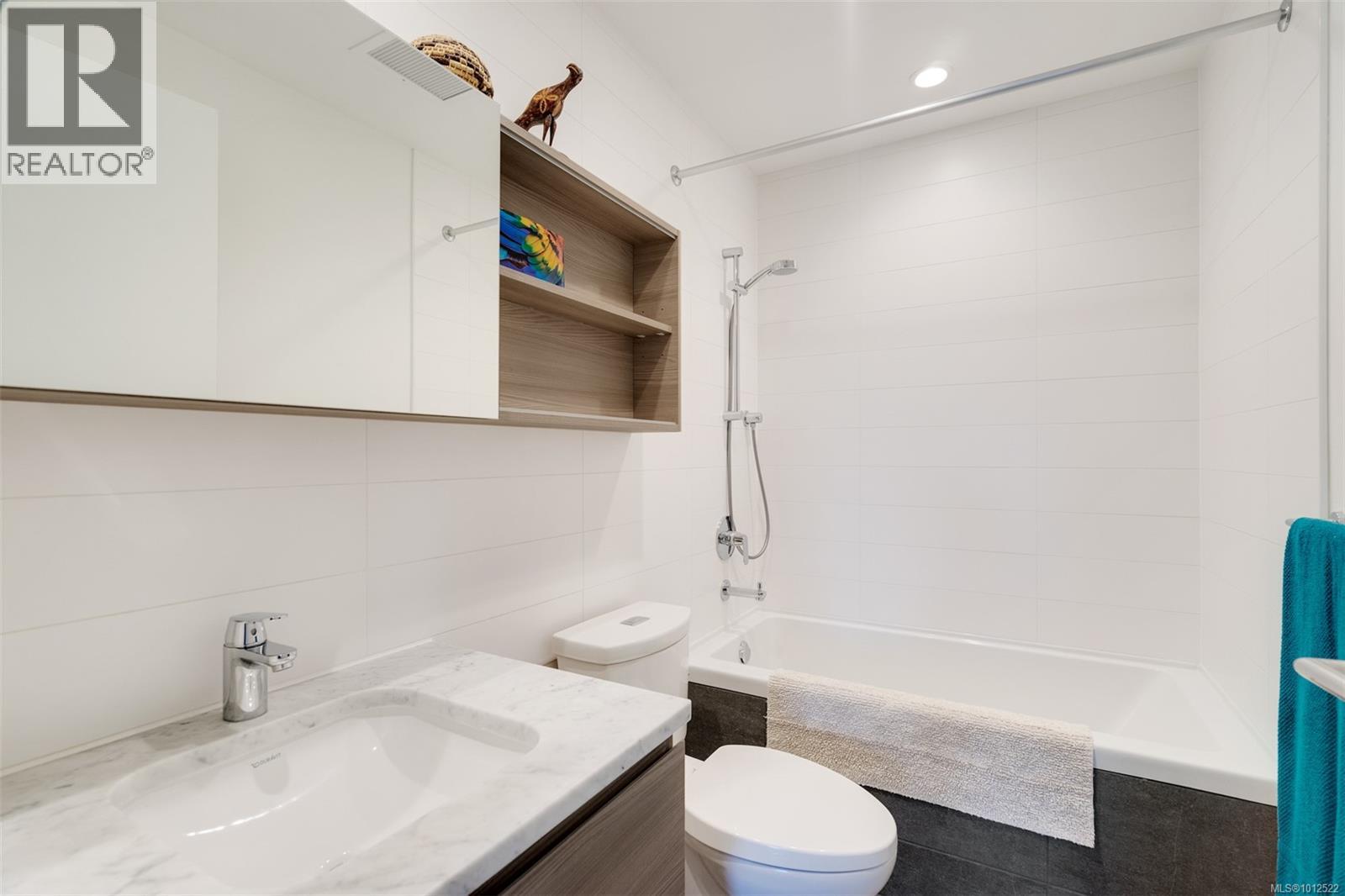 304 60 Saghalie Road, Victoria