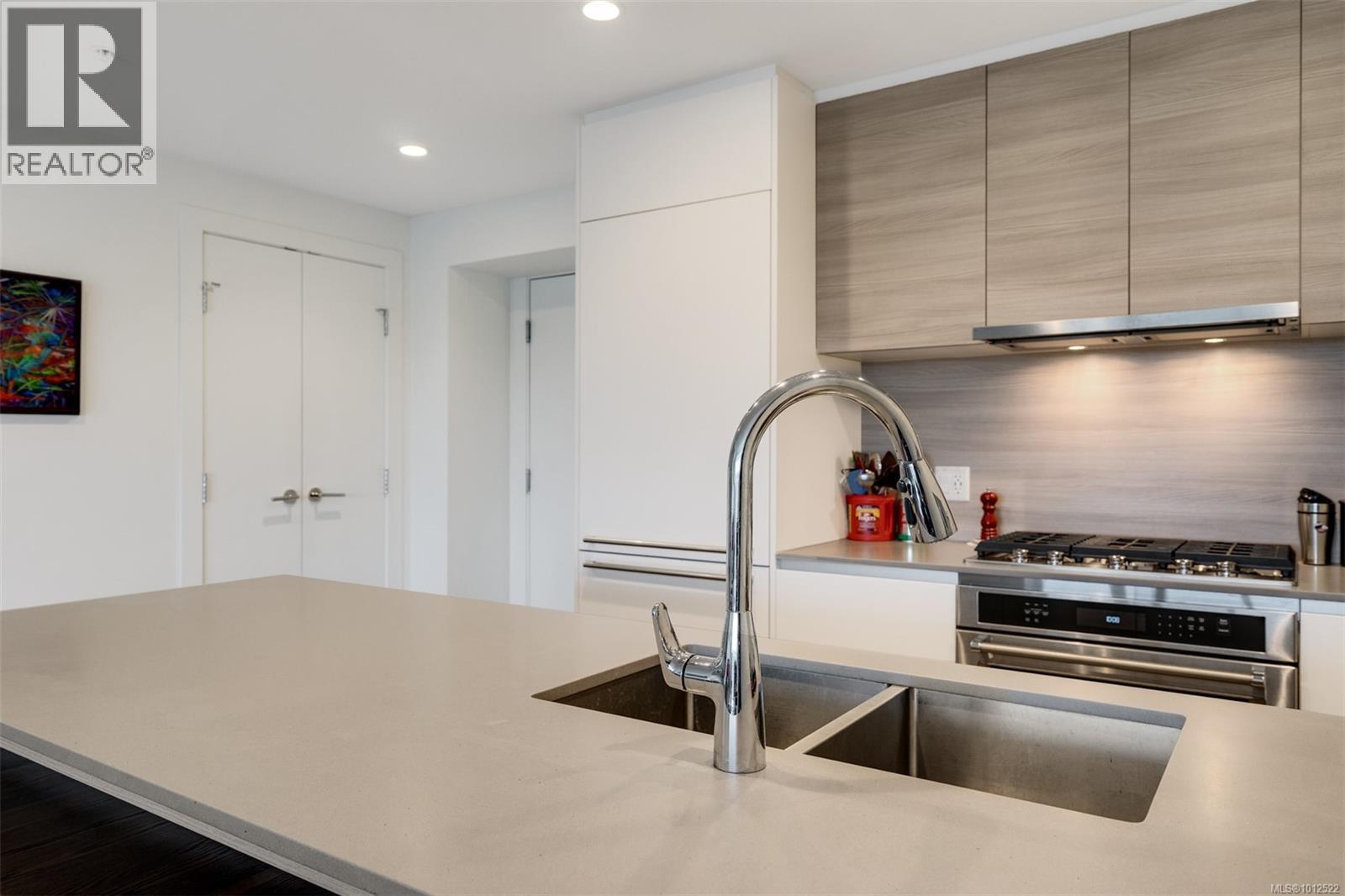 304 60 Saghalie Road, Victoria