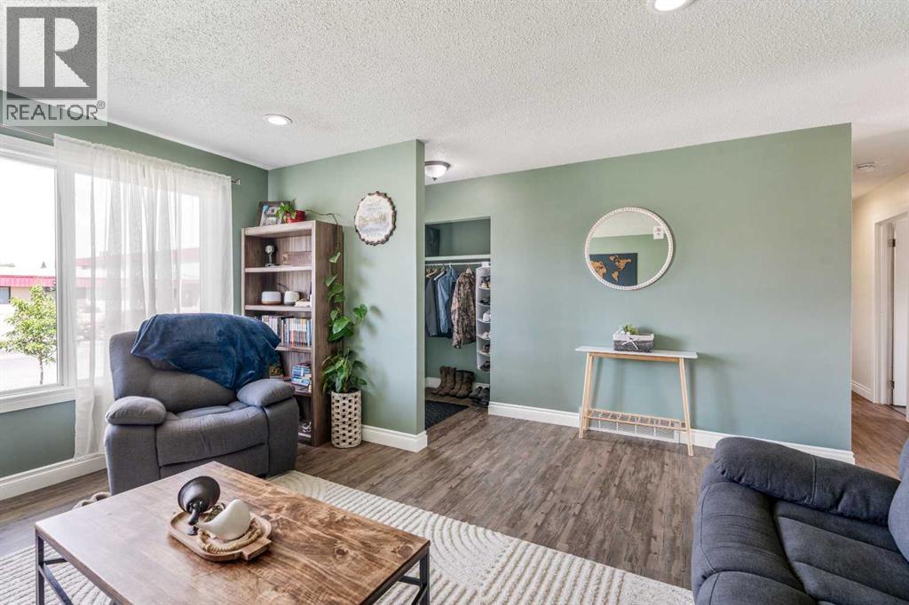 Photo 8 of 4806 60 Ave, Taber AB