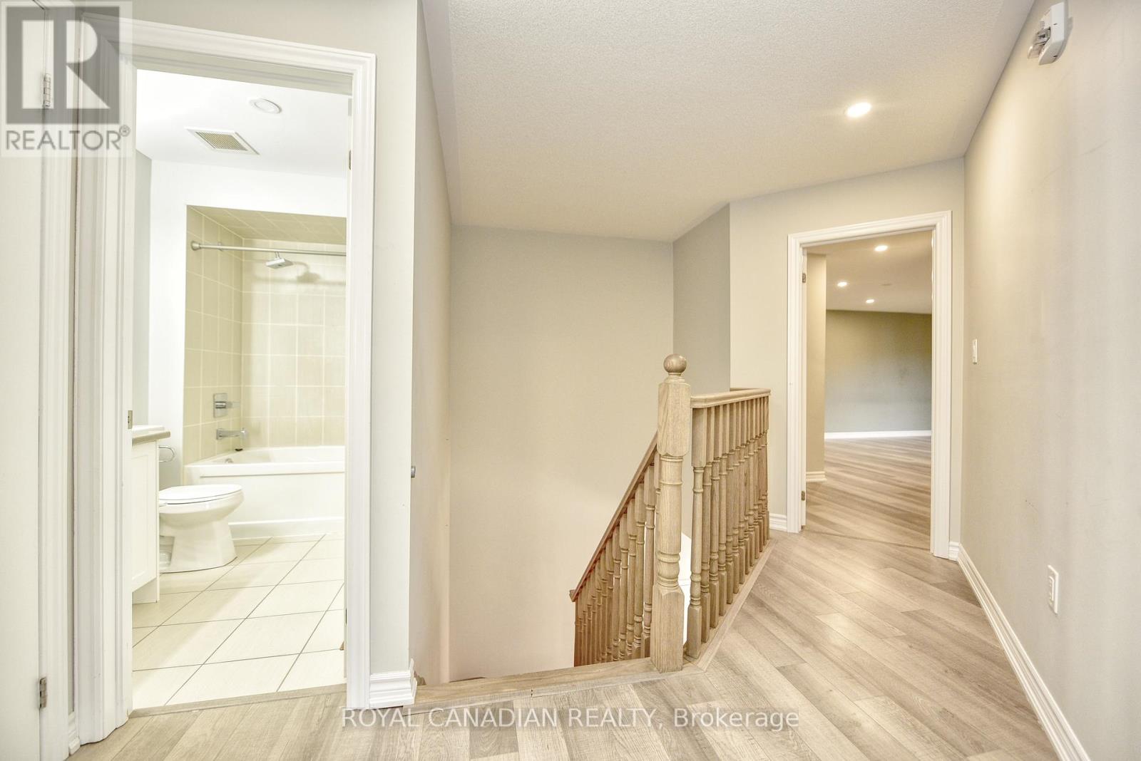 Photo 15 of 225 3865 Major Mackenzie Drive, Vaughan ON