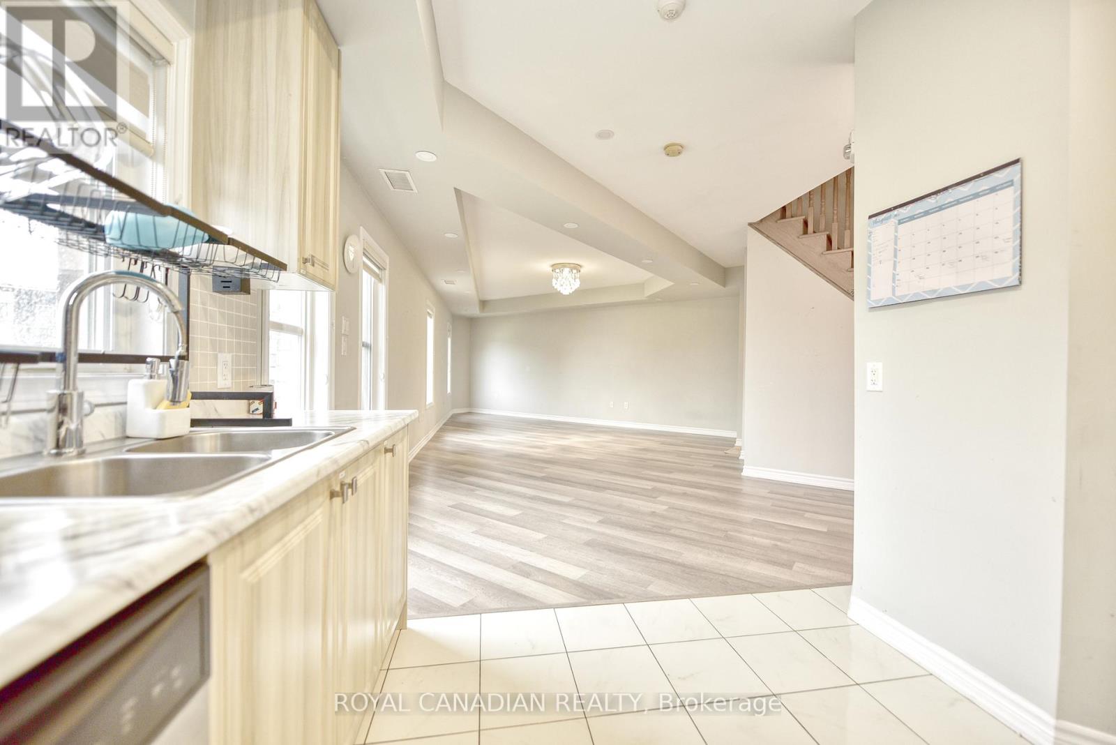 Photo 25 of 225 3865 Major Mackenzie Drive, Vaughan ON
