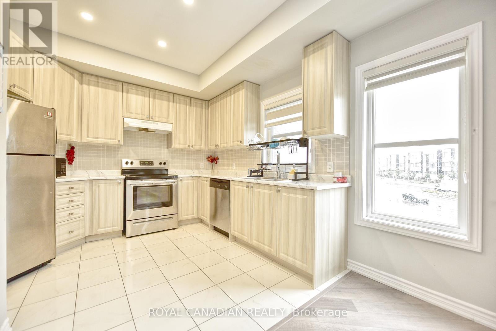 Photo 23 of 225 3865 Major Mackenzie Drive, Vaughan ON