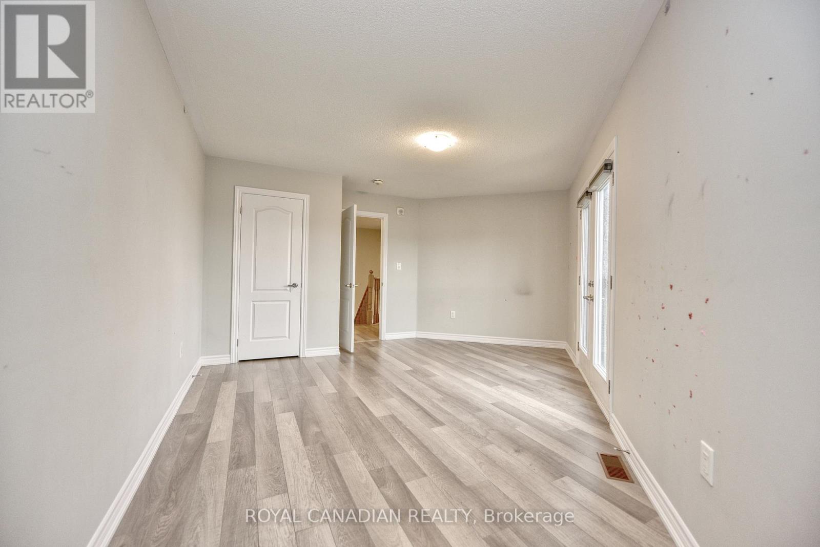 Photo 4 of 225 3865 Major Mackenzie Drive, Vaughan ON