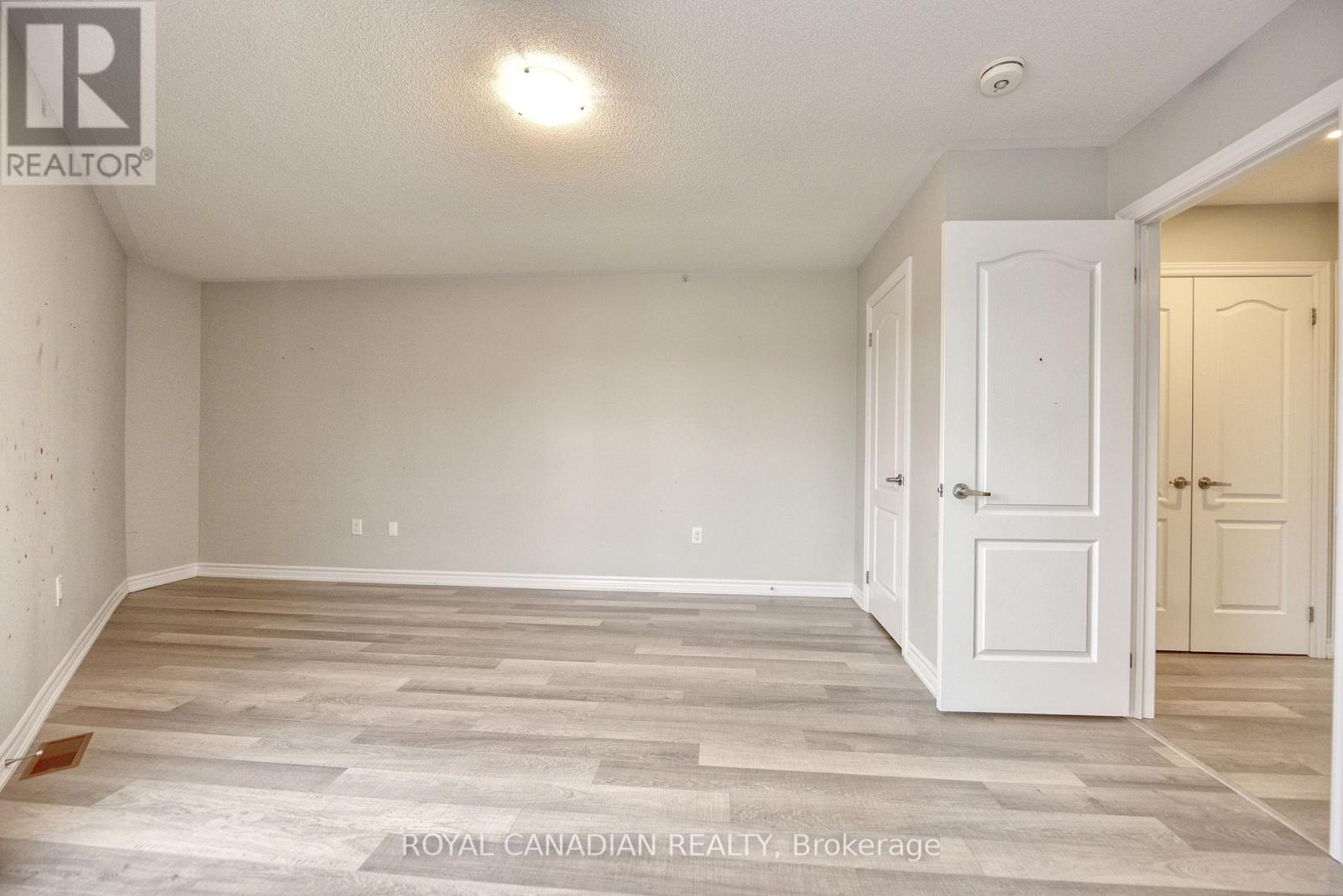 Photo 5 of 225 3865 Major Mackenzie Drive, Vaughan ON