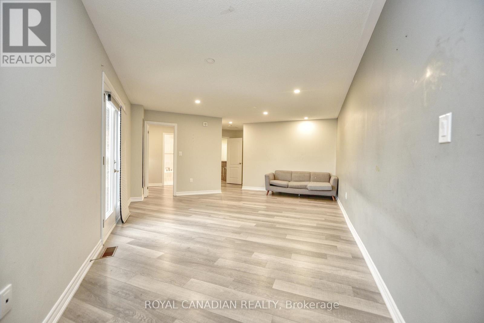 Photo 9 of 225 3865 Major Mackenzie Drive, Vaughan ON