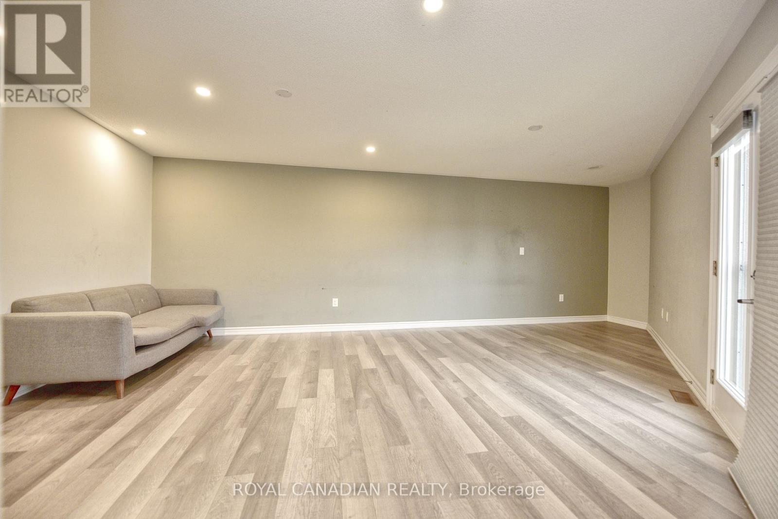 Photo 8 of 225 3865 Major Mackenzie Drive, Vaughan ON