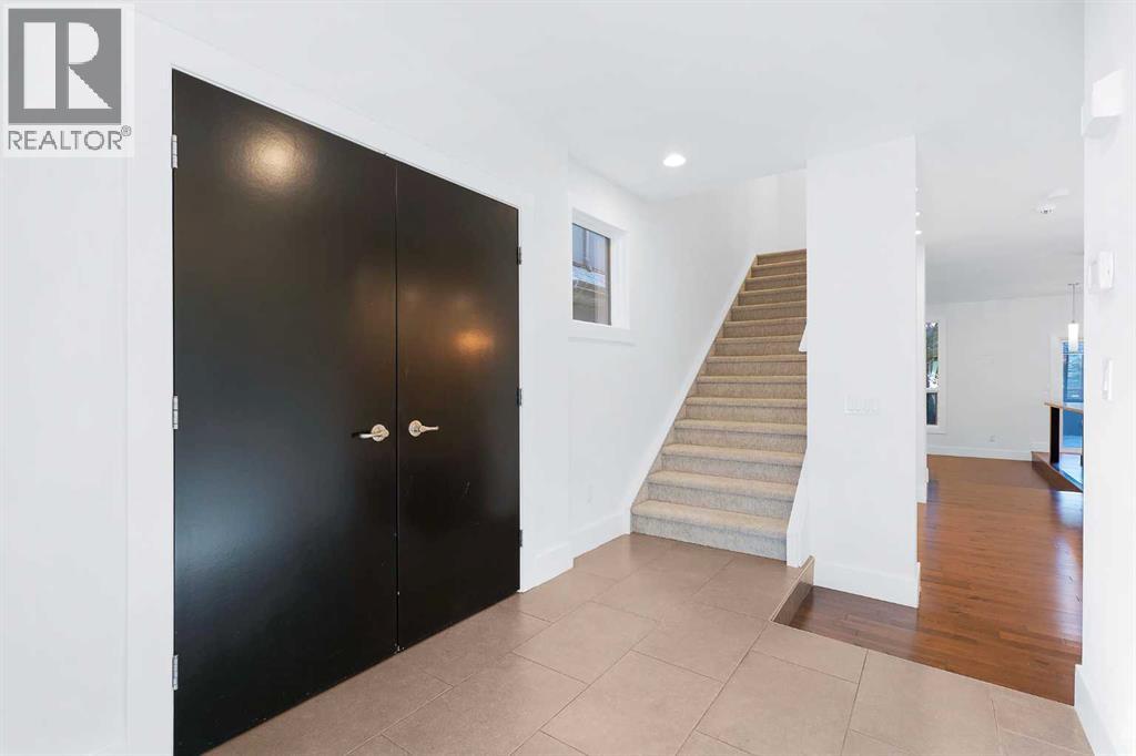Photo 4 of 4927 21 Street Sw, Calgary AB