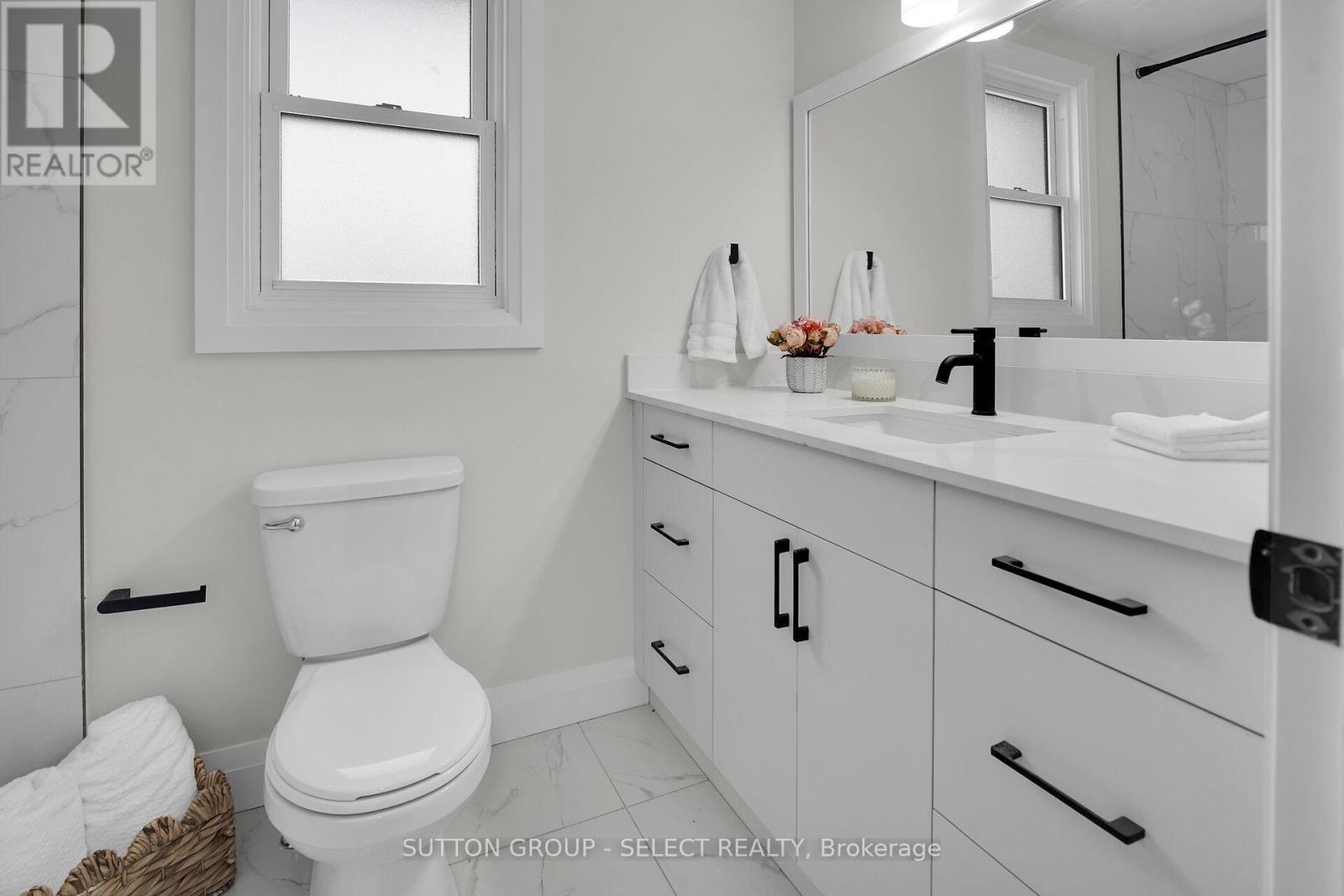 Photo 22 of 6 626 Wharncliffe Road S, London South ON