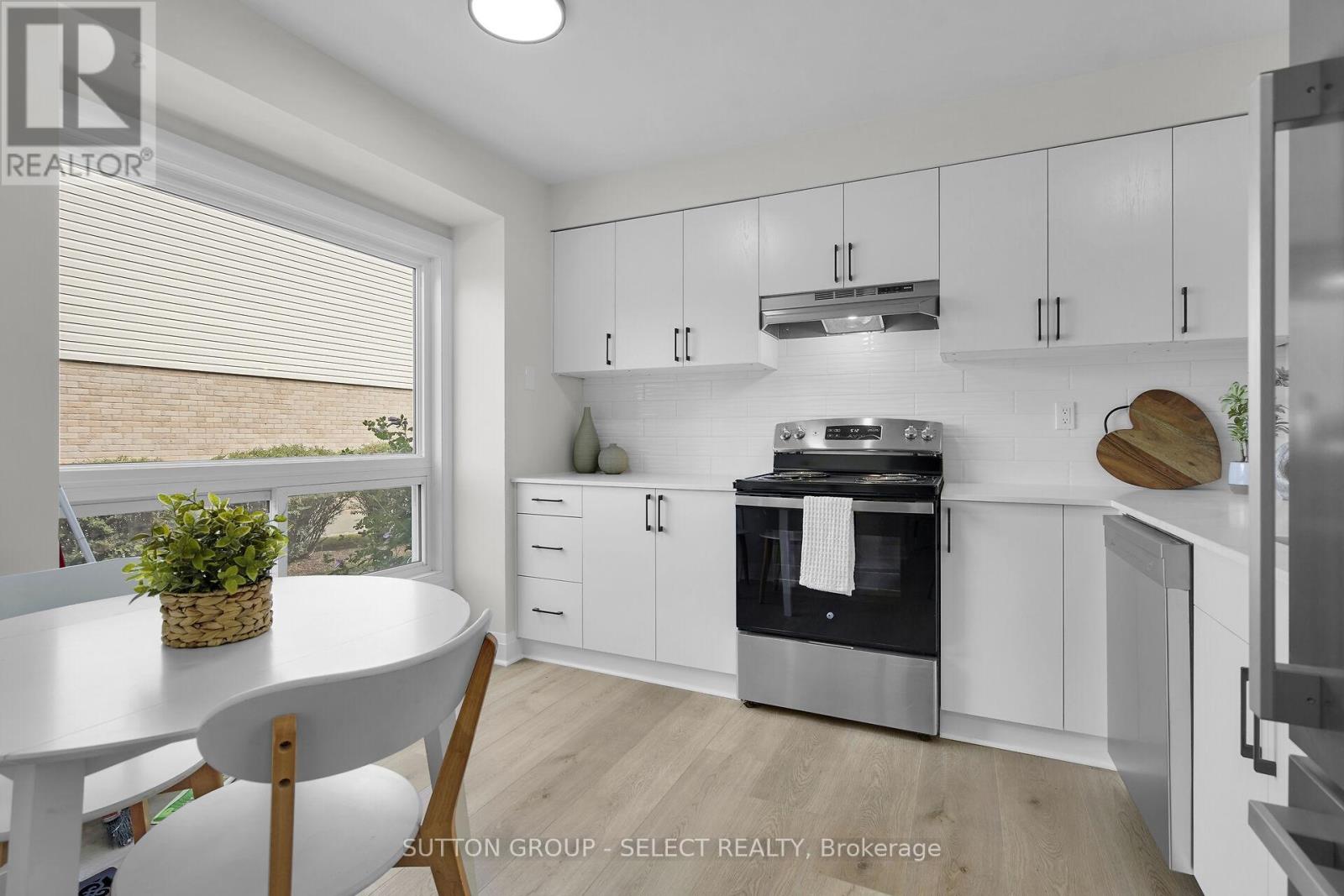 Photo 6 of 6 626 Wharncliffe Road S, London South ON