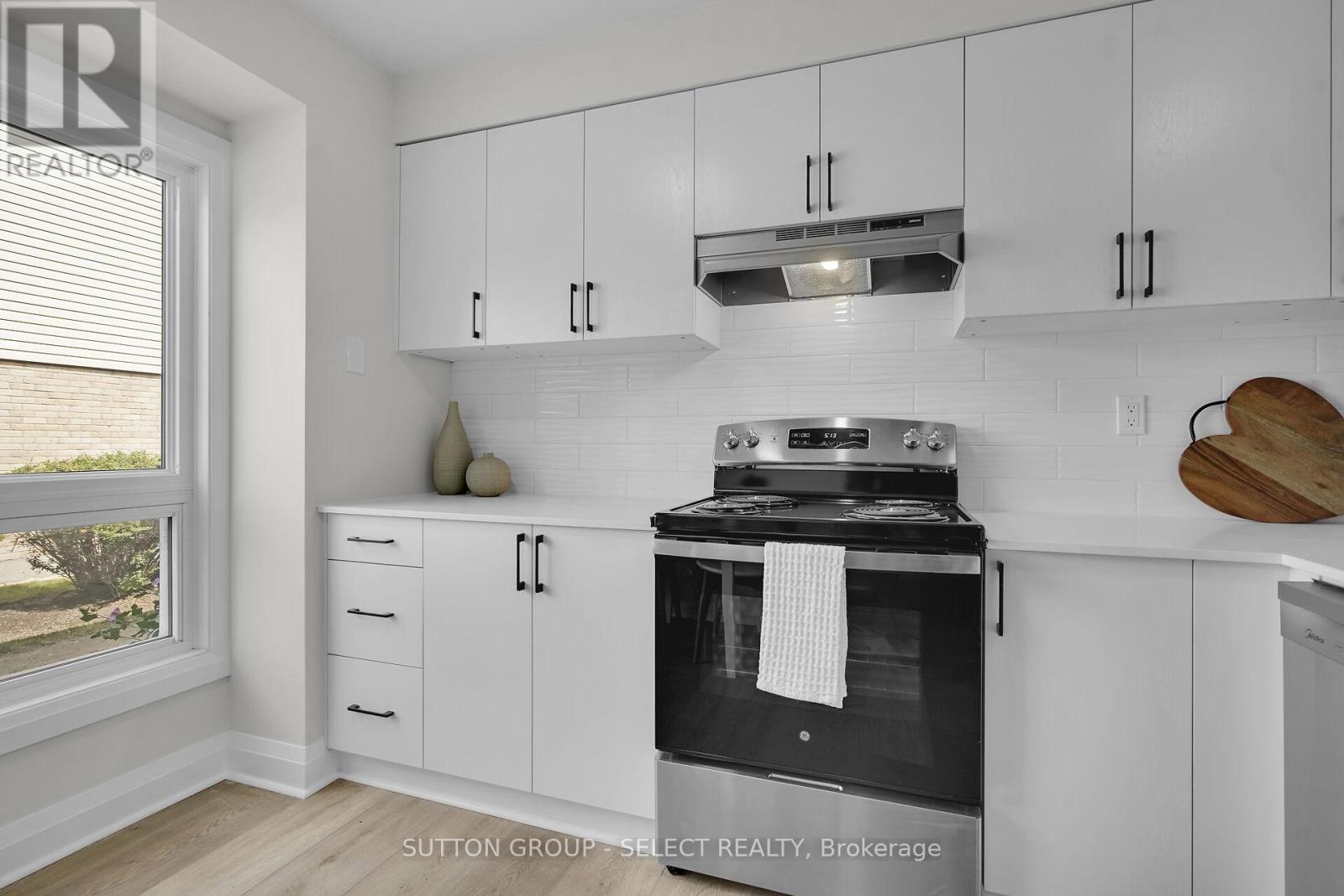 Photo 8 of 6 626 Wharncliffe Road S, London South ON