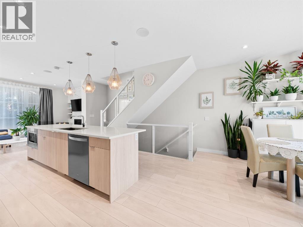 Photo 3 of 2104 Richmond Road Sw, Calgary AB