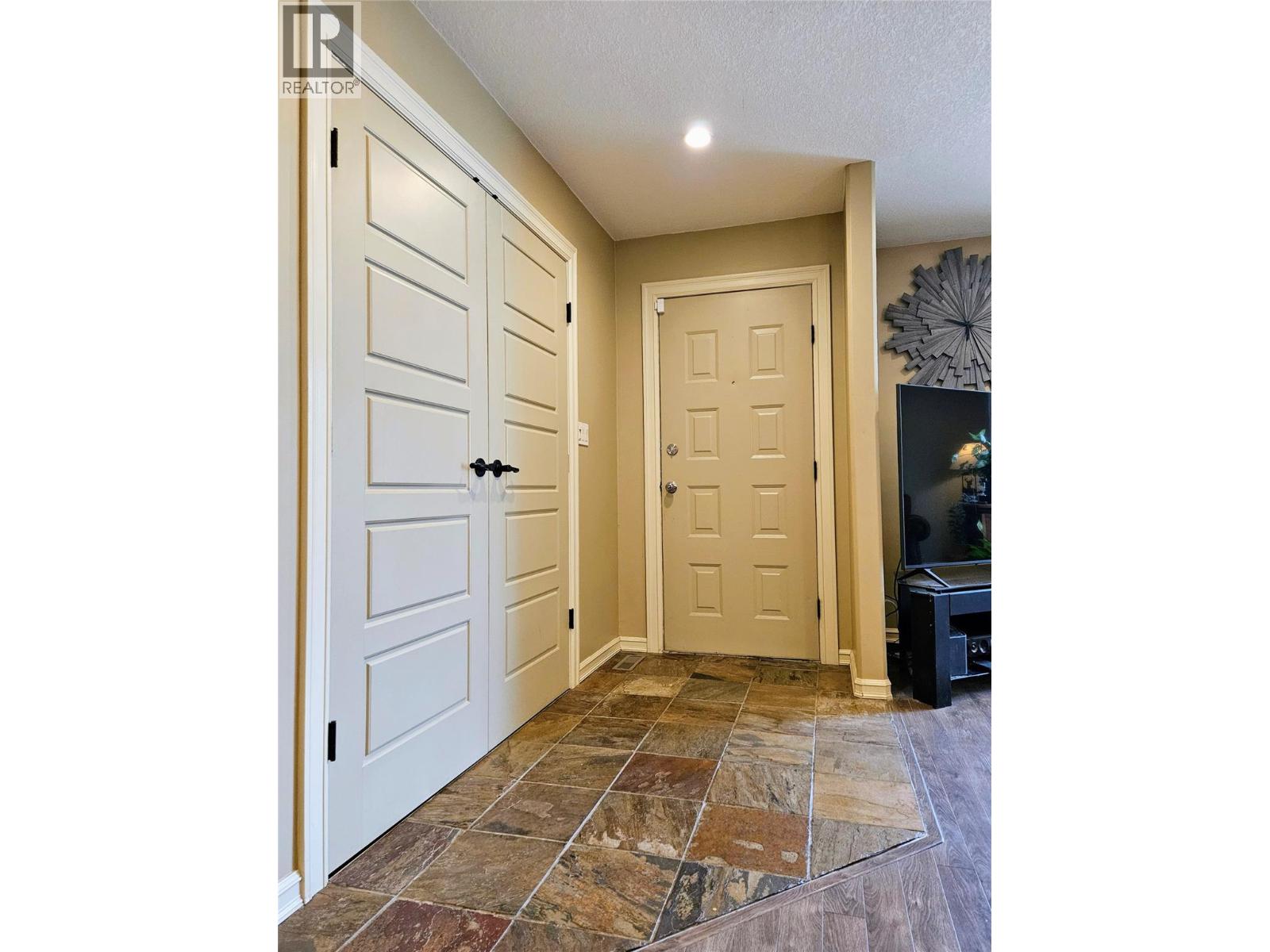 1718 9th Avenue, Invermere