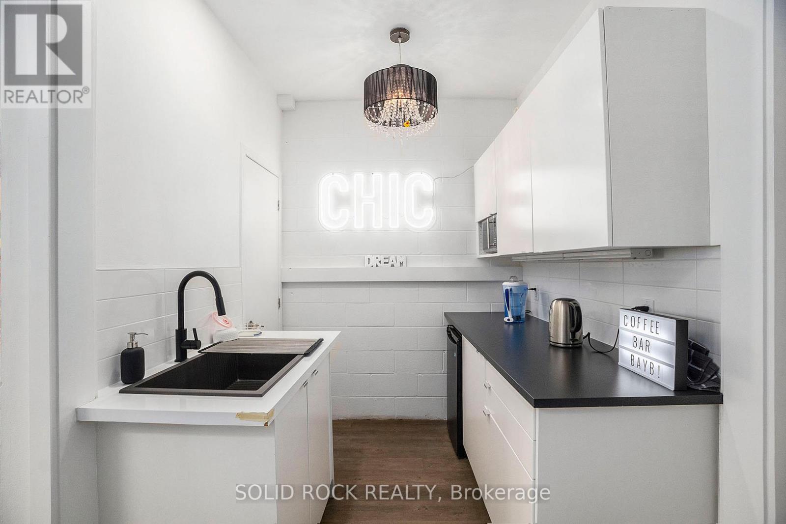 Photo 11 of 9 11 855 Industrial Avenue, Ottawa ON
