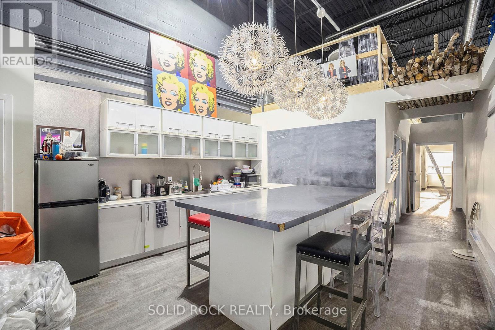 Photo 7 of 9 11 855 Industrial Avenue, Ottawa ON