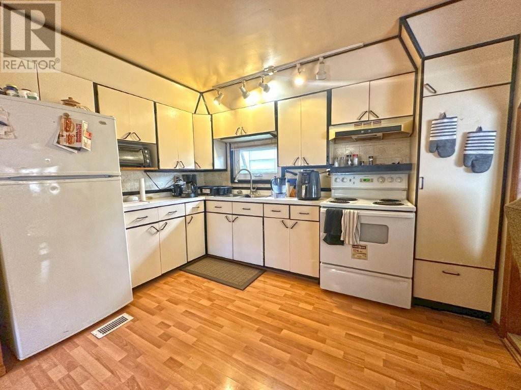 Photo 21 of 14 14 Silver Springs Road, Gorham ON