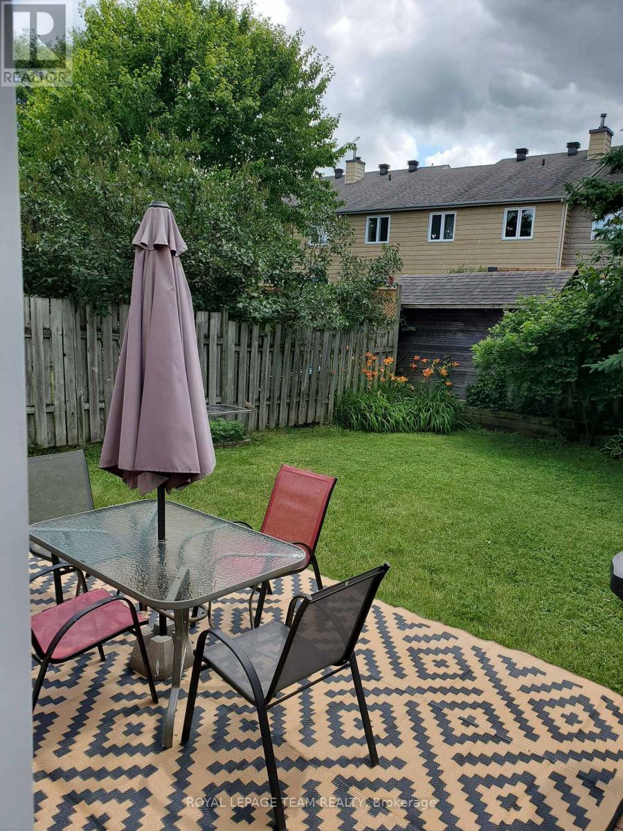 Photo 18 of 61 Mcgibbon Drive S, Ottawa ON