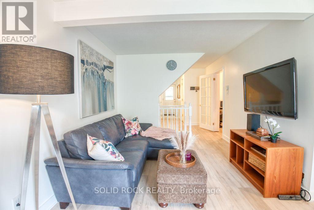 Photo 3 of 463 Canotia Place, Ottawa ON