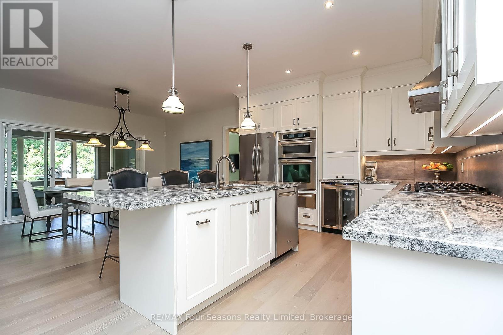 Photo 11 of 120 Schoolhouse Court, Blue Mountains ON