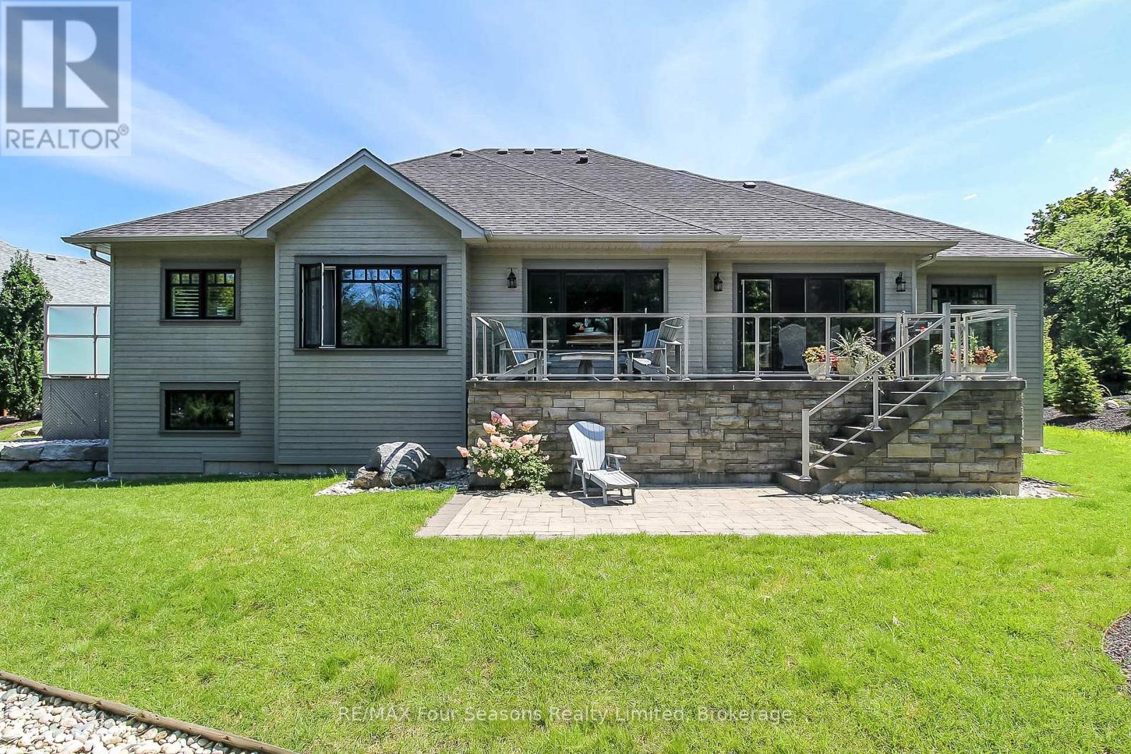 Photo 41 of 120 Schoolhouse Court, Blue Mountains ON