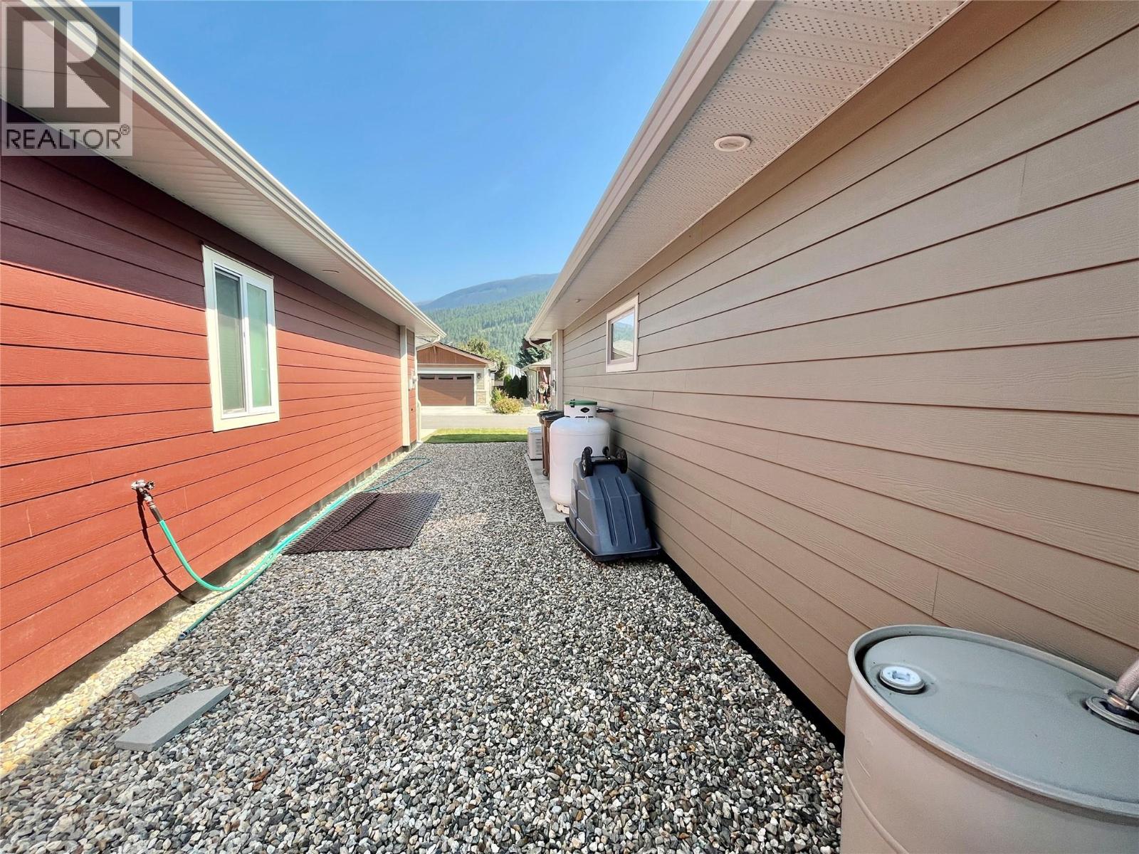 Photo 10 of 1132 Willow Row, Sicamous BC