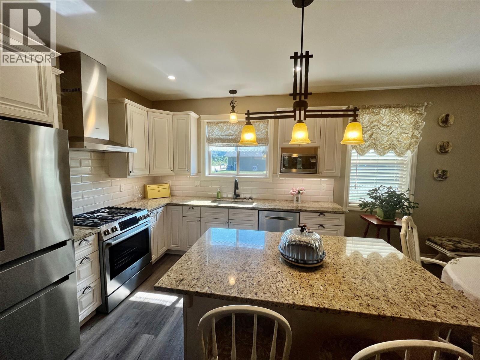 Photo 13 of 1132 Willow Row, Sicamous BC