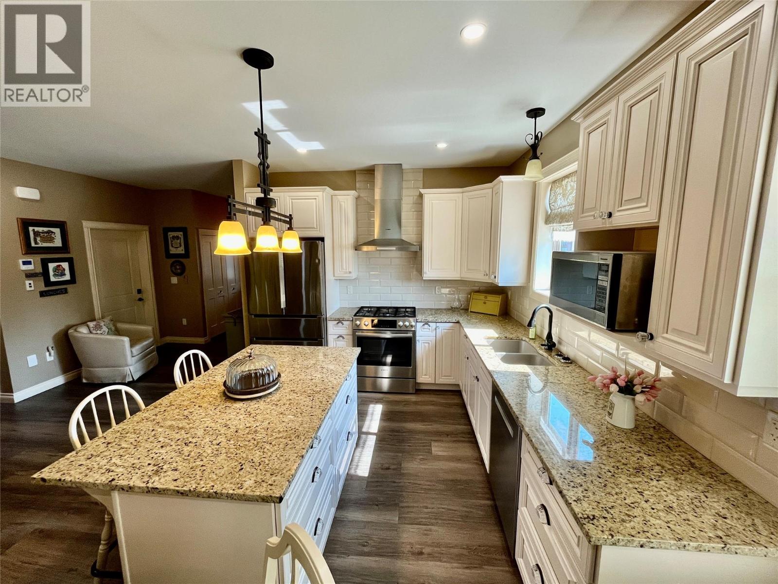 Photo 16 of 1132 Willow Row, Sicamous BC