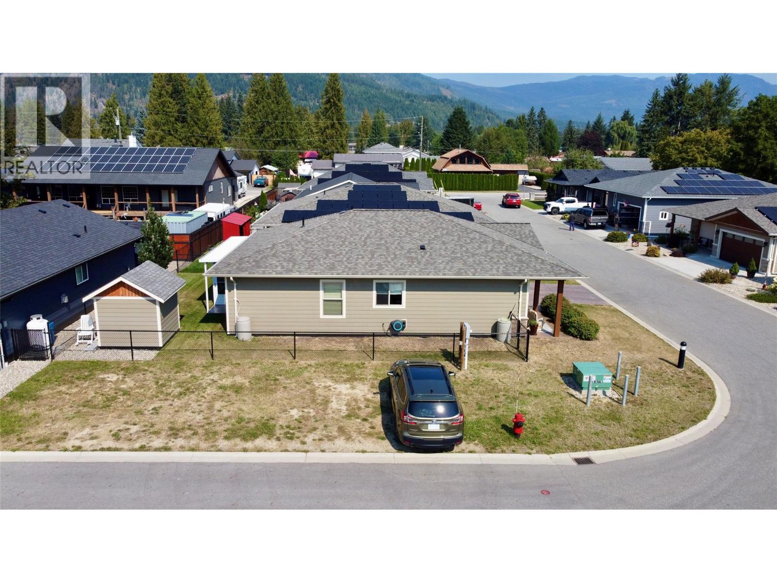 Photo 33 of 1132 Willow Row, Sicamous BC