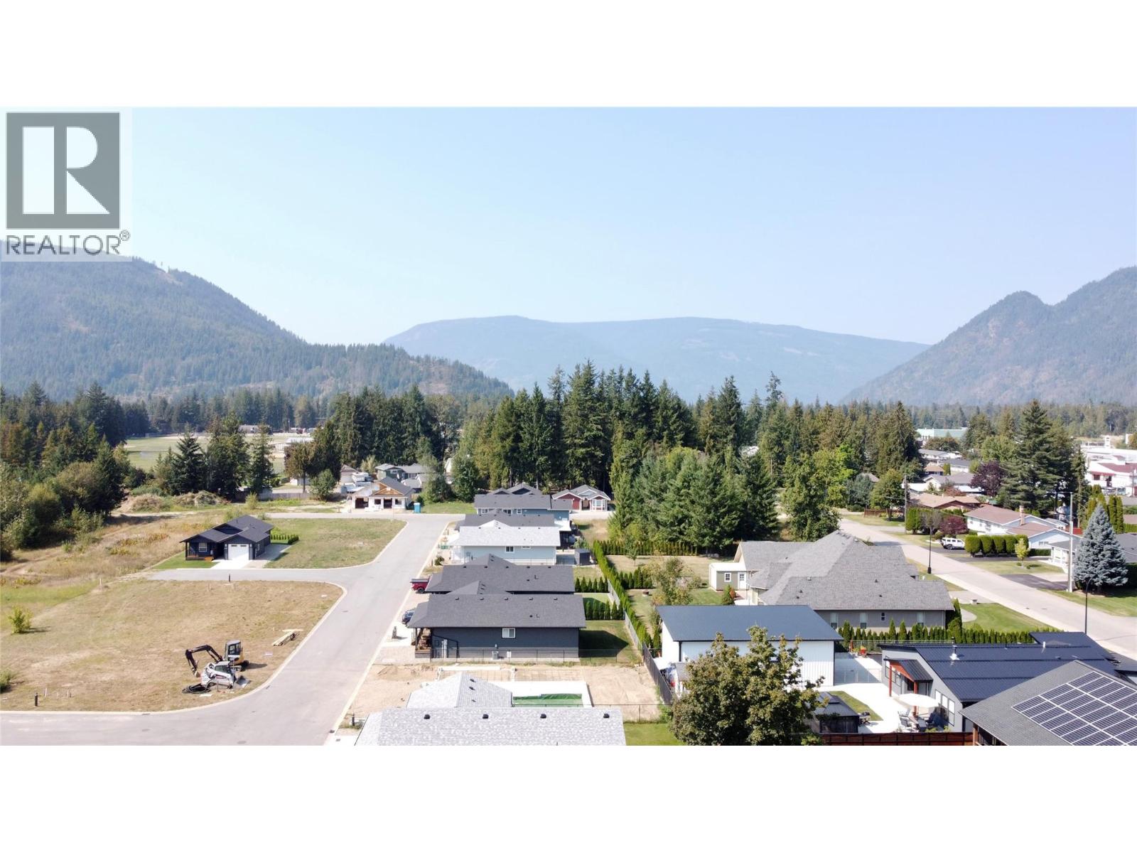 Photo 39 of 1132 Willow Row, Sicamous BC