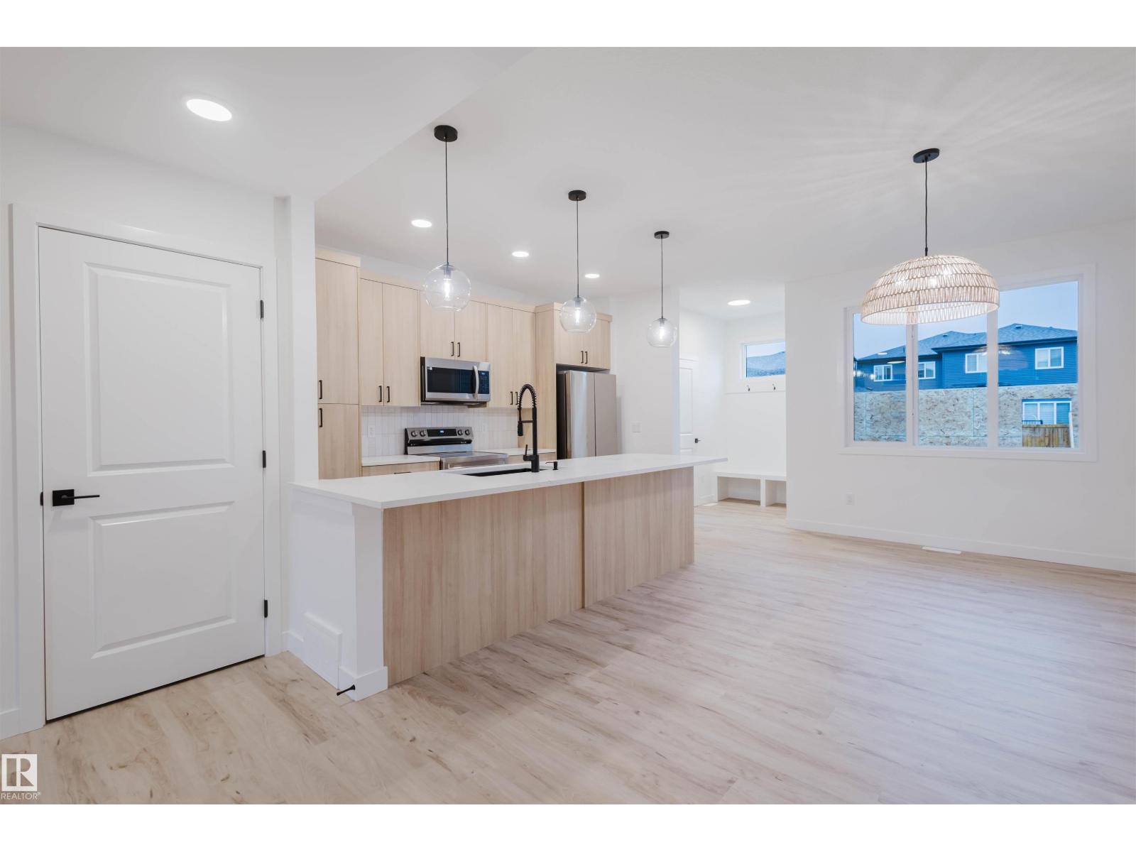 Photo 9 of 2140 Crossbill Ln Nw, Edmonton AB